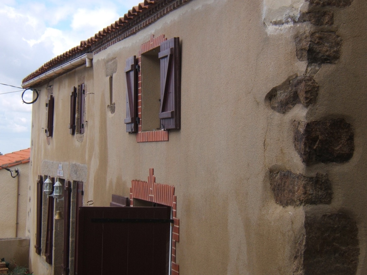 La Maçonnerie du Chêne Vert est maçon à Pouzauges 85700 en Vendée. Nous  réalisons la maçonnerie, couverture et étanchéité de votre habitation ou  local.